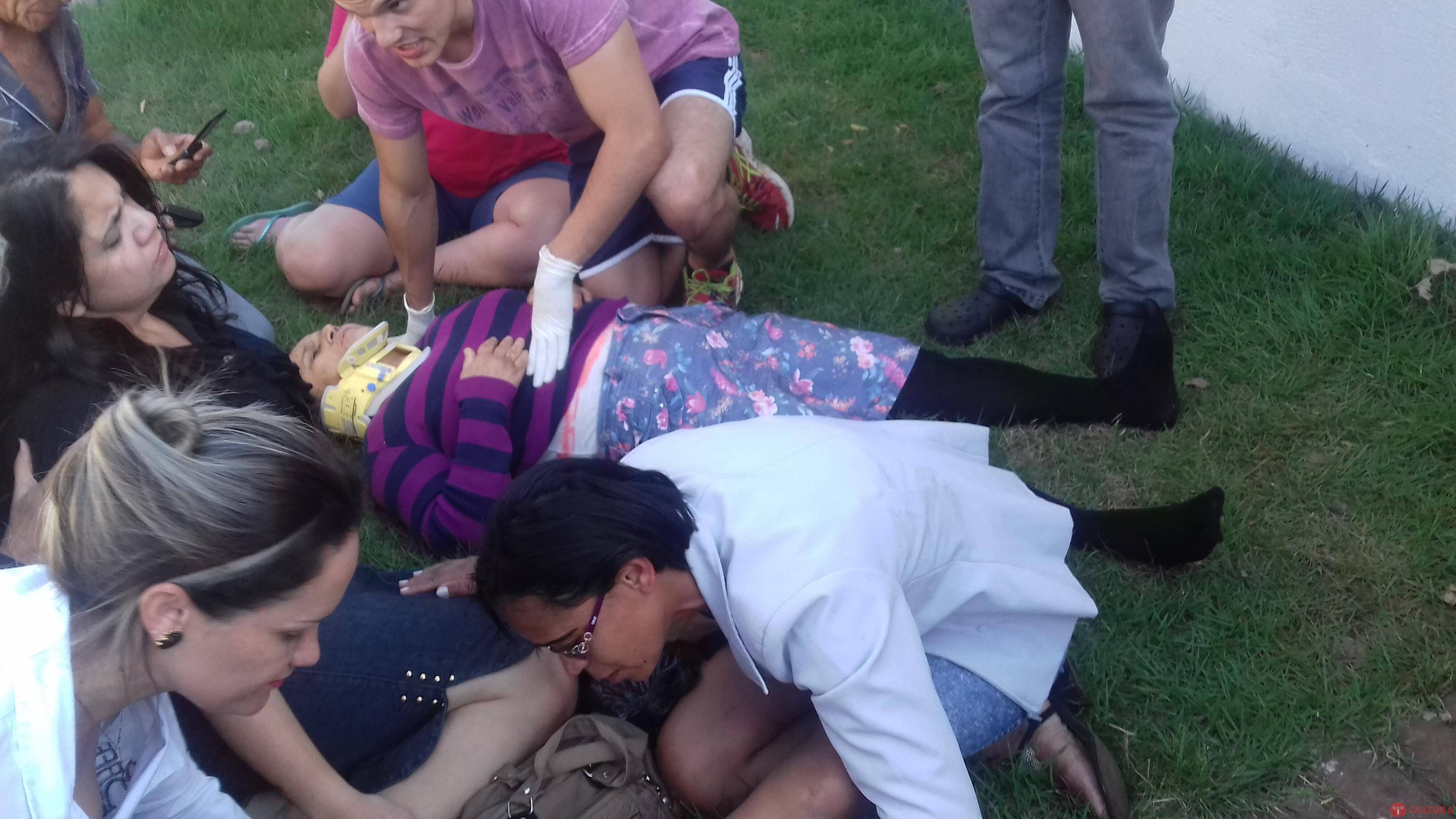 Capotamento deixa 5 pessoas feridas no Jardim Acaray