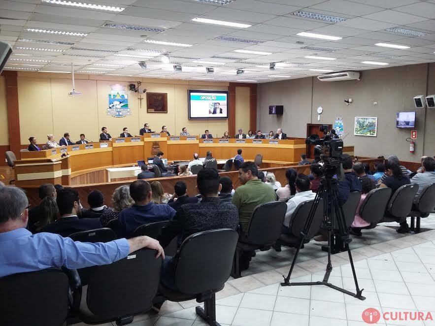 Câmara cassa mandato de cinco vereadores de Foz do Iguaçu