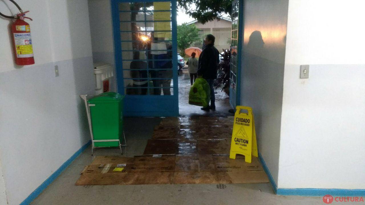 Chuva causa estragos em cinco postos de saúde