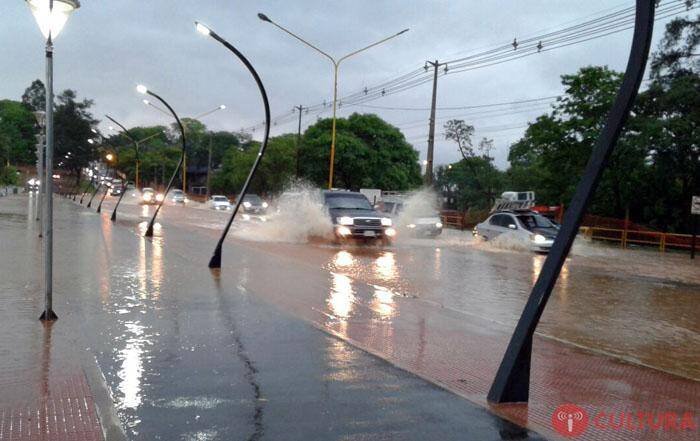 Chuva faz lago de Cidade do Leste transbordar