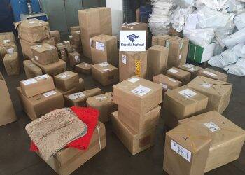 Fiscalização da Receita apreende mercadorias nos Correios de Foz do Iguaçu