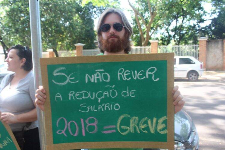 Após redução salarial, Professores da rede estadual podem entrar em greve no inicio do ano