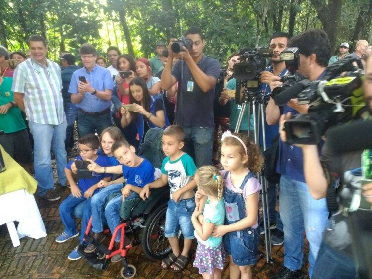 Oncinha do Refúgio Biológico ganha festa de um ano