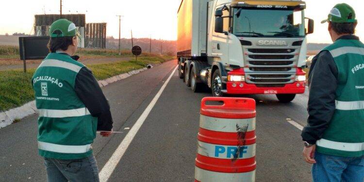 DER intensifica fiscalização de ônibus e vans para a temporada