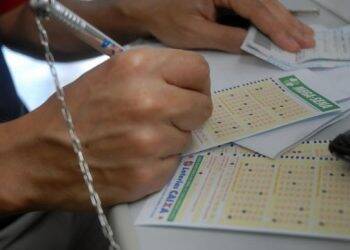 Mega-Sena acumula e pode pagar R$ 280 milhões no dia 31