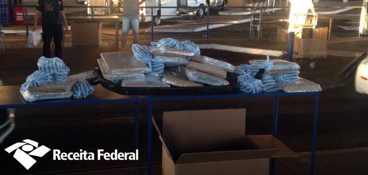 Arma e mercadorias são apreendidas na Ponte da Amizade