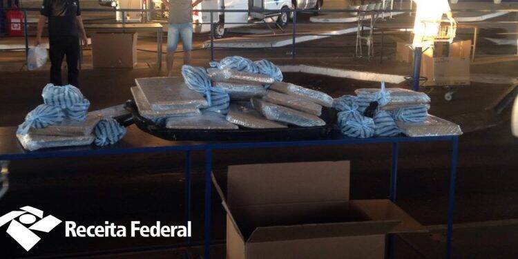 Arma e mercadorias são apreendidas na Ponte da Amizade