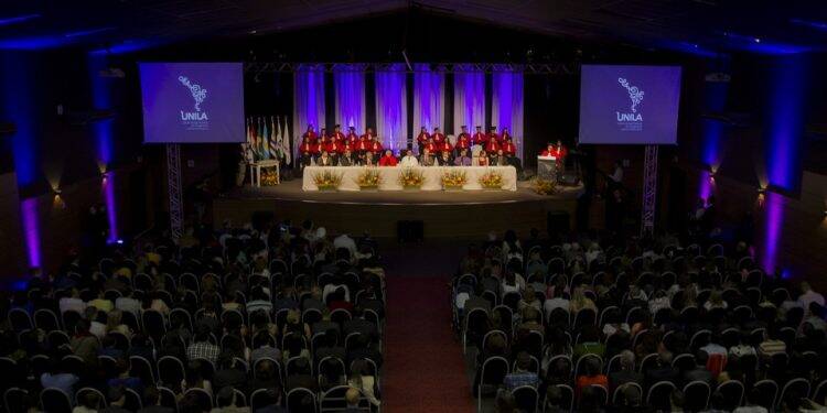 Estudantes de nove nacionalidades formam-se na Unila em dezembro e janeiro