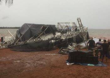 Temporal interdita prainha de Santa Terezinha