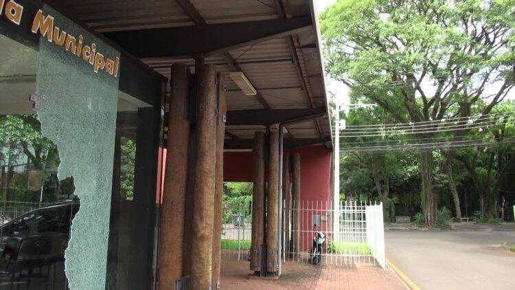 Vândalos destroem vidraça do posto da Guarda Municipal no TTU