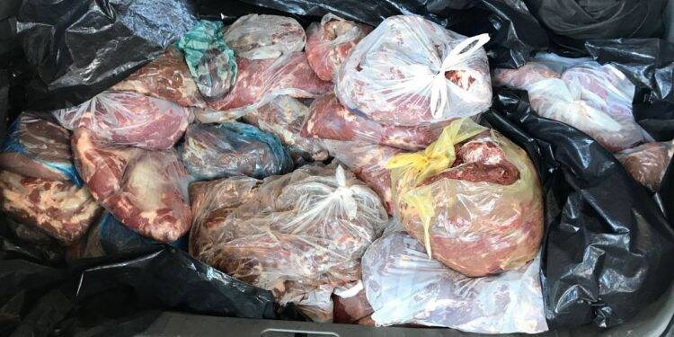 Motorista é flagrado com grande quantidade de carne contrabandeada do Paraguai