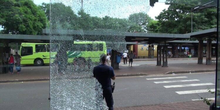 Vândalos destroem vidraça do posto da Guarda Municipal no TTU