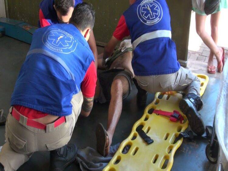 Homem é baleado em frente a casa na Av. República Argentina