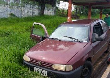 Adolescentes atropelam idosa depois de roubo em posto de combustível