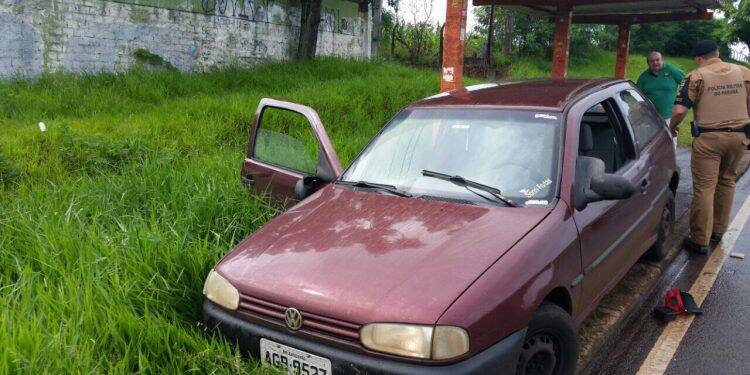 Adolescentes atropelam idosa depois de roubo em posto de combustível