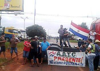 Greve de caminhoneiros desabastece postos de combustíveis em Cidade do Leste