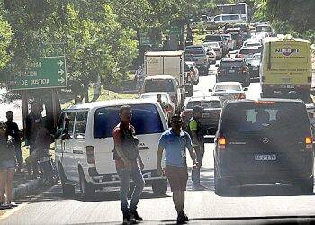 Demora para sair de CDE continua mesmo após afastamento de agentes de trânsito