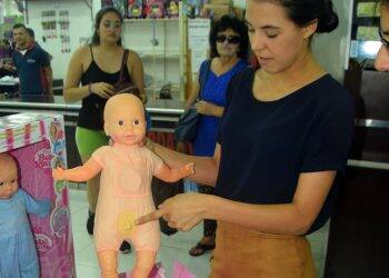 Ministro da Infância diz que Paraguai não tem lei que proíba venda da “boneca trans”