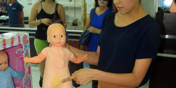 Ministro da Infância diz que Paraguai não tem lei que proíba venda da “boneca trans”