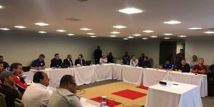 Times e Federação definem campeonatos de Futsal no Paraná