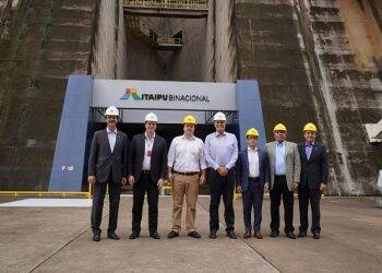 Ministro de Minas e Energia visita Itaipu com a usina batendo recordes
