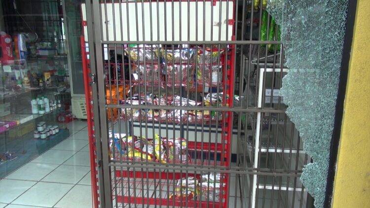 Vândalos destroem vidraça do posto da Guarda Municipal no TTU