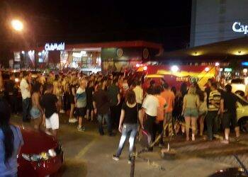 Personal Trainer bate em carro estacionado e fica gravemente ferido