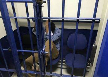 Homem é preso com caminhonete roubada