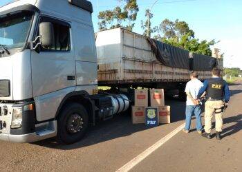 PRF apreende 450 mil maços de cigarros contrabandeados