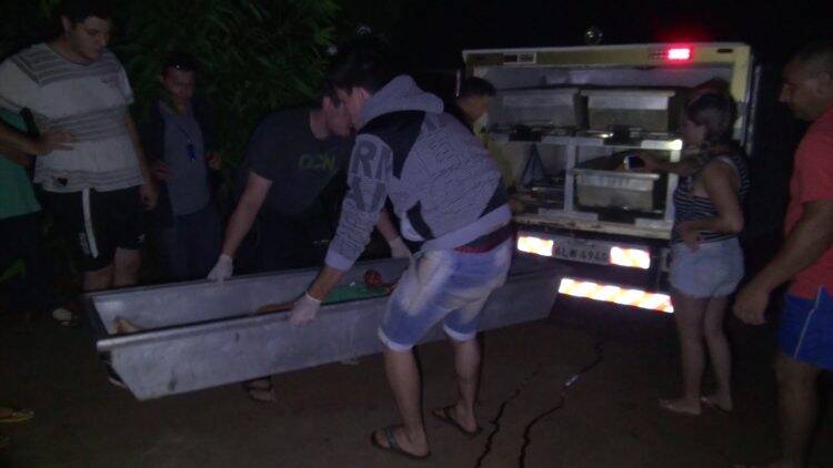 Homem mata o irmão e a namorada à facadas