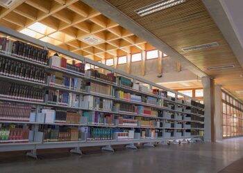 Comunidade tem acesso a acervo de mais de 19 mil títulos da Biblioteca da Unila