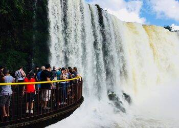Mais de 1,7 milhão de pessoas visitaram o Parque Nacional do Iguaçu em 2017
