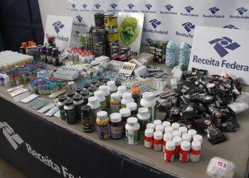 Receita Federal apreende 18 mil medicamentos ilegais em ônibus