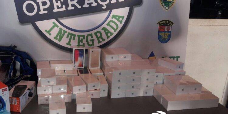 Polícia apreende 80 iPhones na Ponte da Amizade