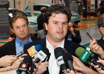 Em Foz, ministro diz que energia deve permanecer na bandeira verde até março