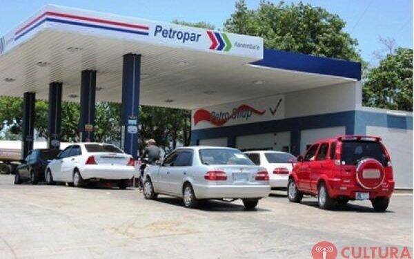 Taxistas de CDE protestam contra aumento da gasolina