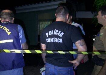 Homem mata o irmão e a namorada à facadas