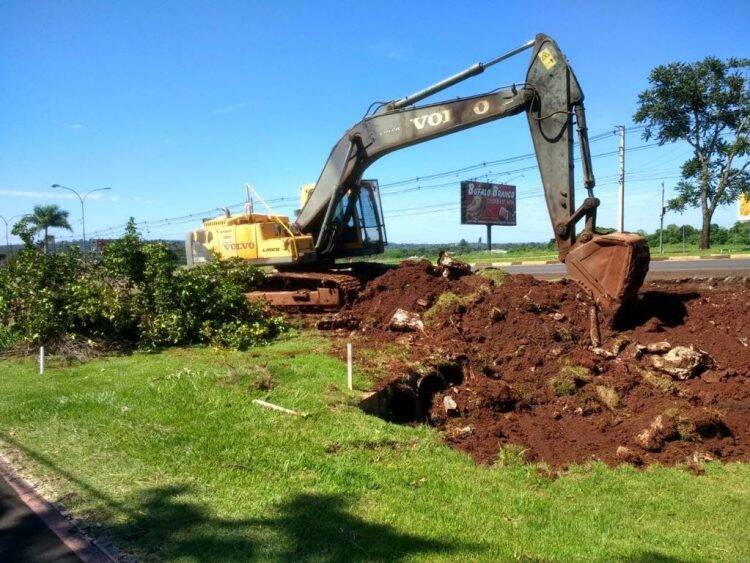 Início da obra da rotatória na Avenida das Cataratas causa congestionamento