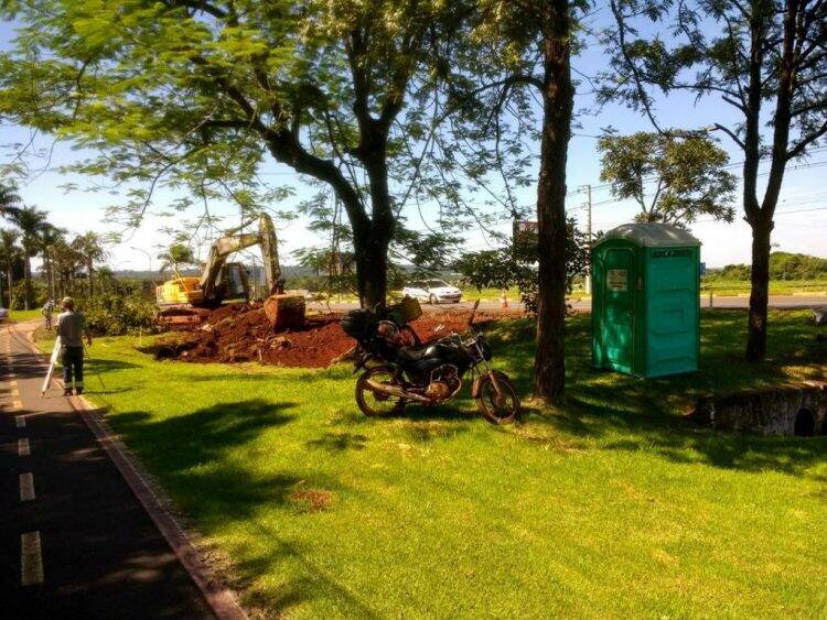 Início da obra da rotatória na Avenida das Cataratas causa congestionamento