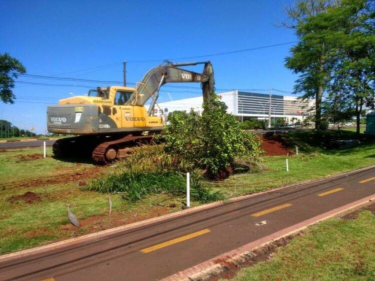 Início da obra da rotatória na Avenida das Cataratas causa congestionamento