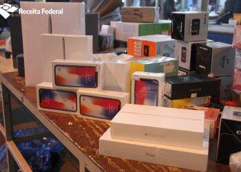 Receita apreende carro com eletrônicos contrabandeados