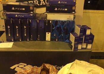 Receita apreende carregamento de PS4 na Ponte da Amizade
