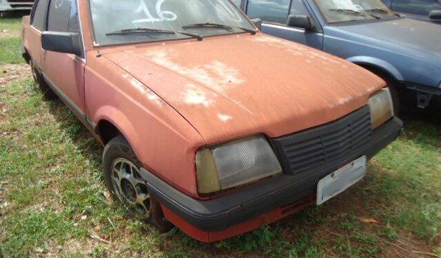 Receita Federal em Foz do Iguaçu fará leilão de sucatas