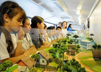 Ônibus de educação ambiental da Sanepar irá percorrer 14 escolas em Foz