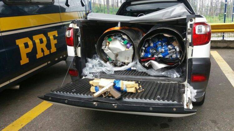 Arsenal de guerra apreendido pela PRF no Rio de Janeiro saiu de Foz