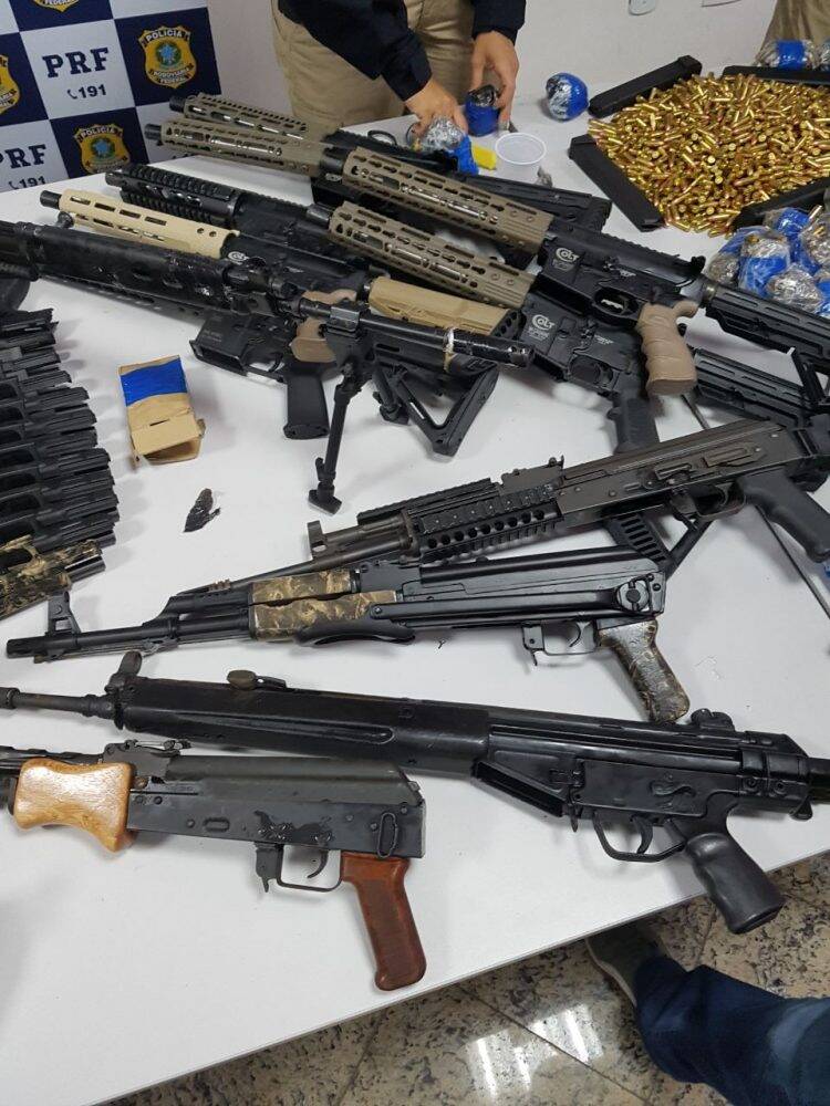 Arsenal de guerra apreendido pela PRF no Rio de Janeiro saiu de Foz
