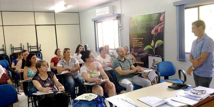 Curso oferecido por cooperativa do Oeste ensina como interpretar a influência da lua na produção rural