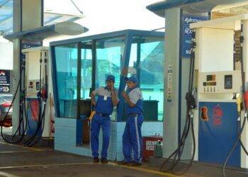 Paraguaios começam a racionar uso de carros por falta de combustível