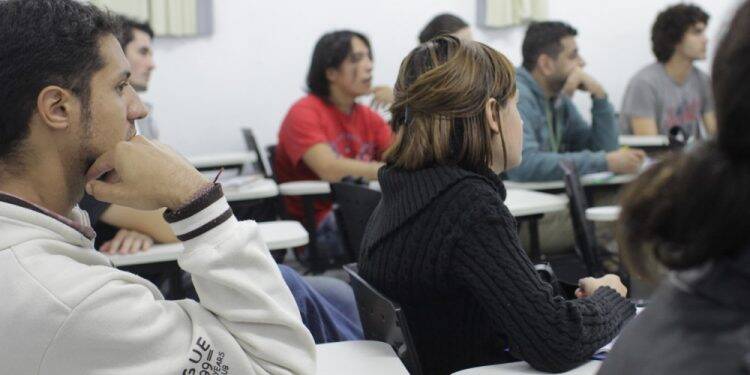 Unila abre inscrições de mestrado para alunos especiais