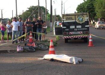 Jovem morre em acidente entre bicicleta micro-ônibus